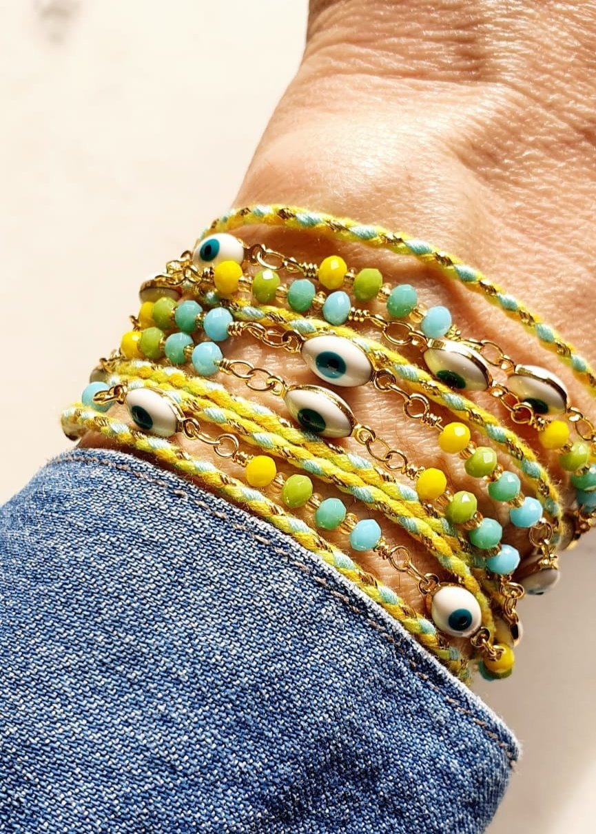 Bracelet multi - rang avec chaîne et perles - Œil de protection, acier inoxydable, réglable, vert citron, jaune, bleu et or - AlbertineAndTheSun