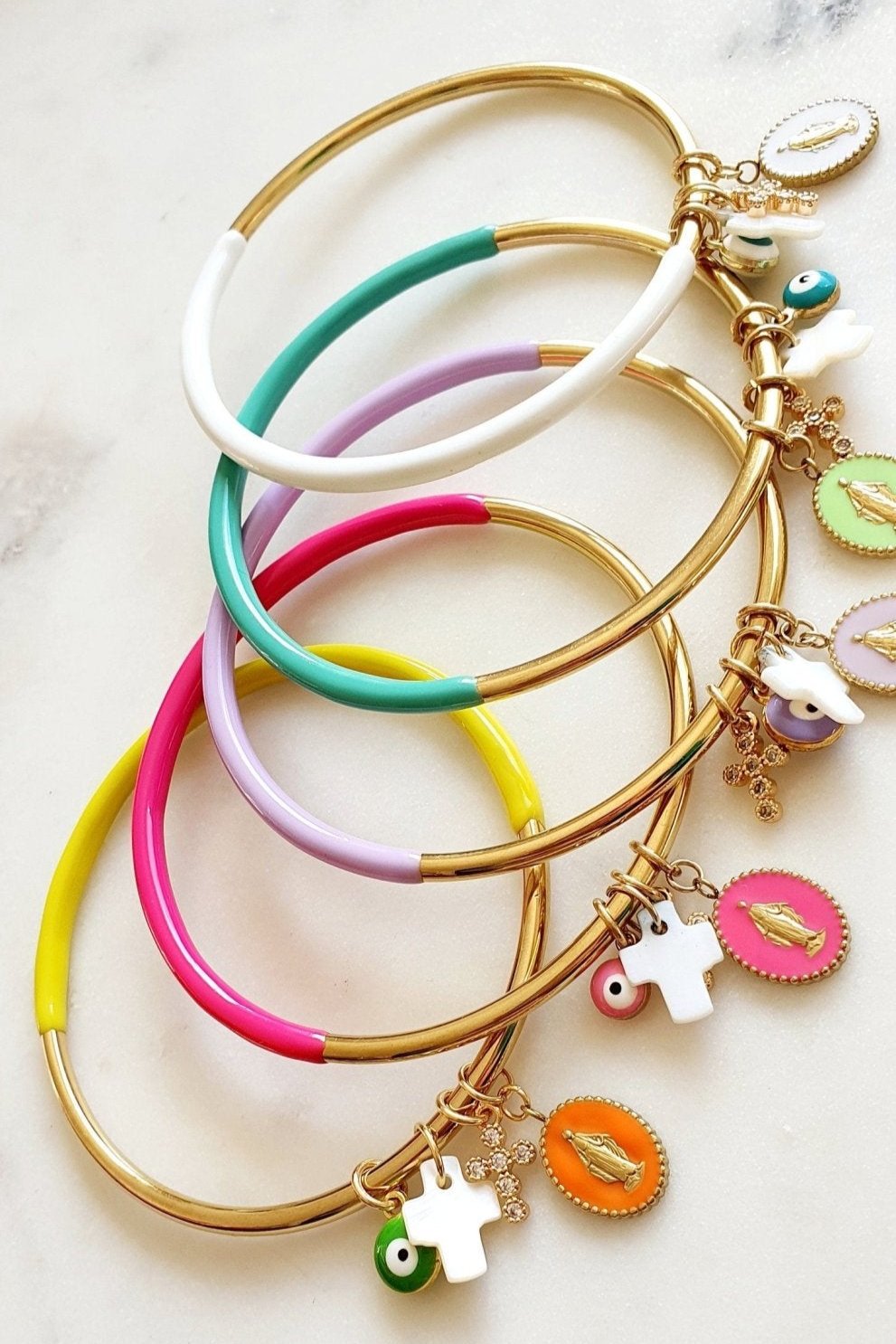 Jonc Rose Fuchsia et Doré avec Pendentif Madone, Croix, Œil en Acier Inoxydable - Grigris Religieux Protecteur - AlbertineAndTheSun