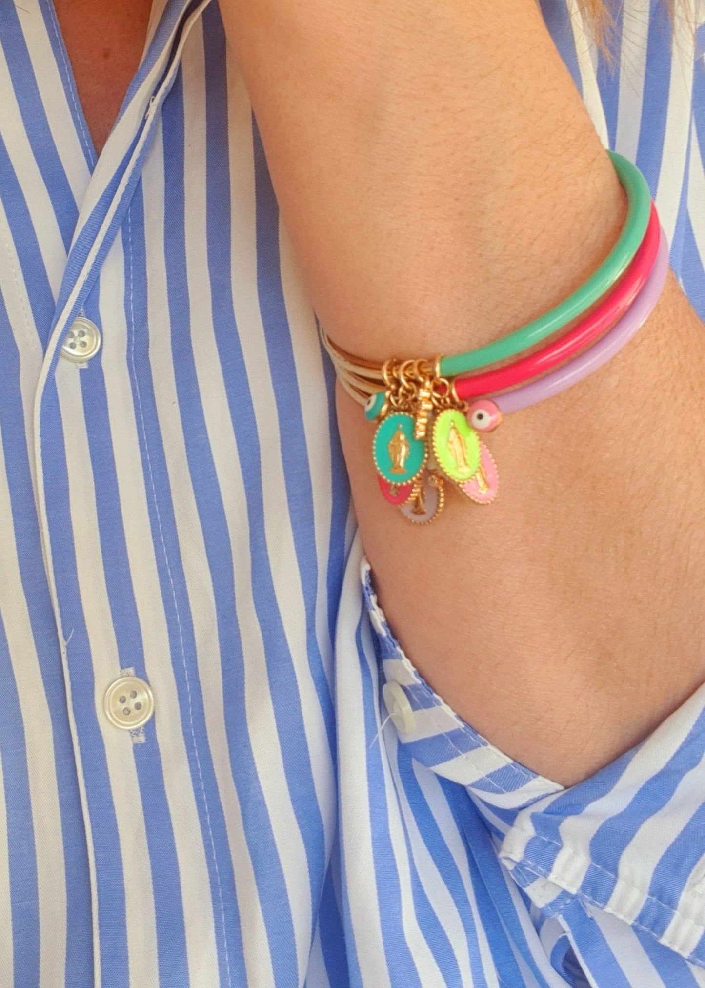 Jonc Rose Fuchsia et Doré avec Pendentif Madone, Croix, Œil en Acier Inoxydable - Grigris Religieux Protecteur - AlbertineAndTheSun