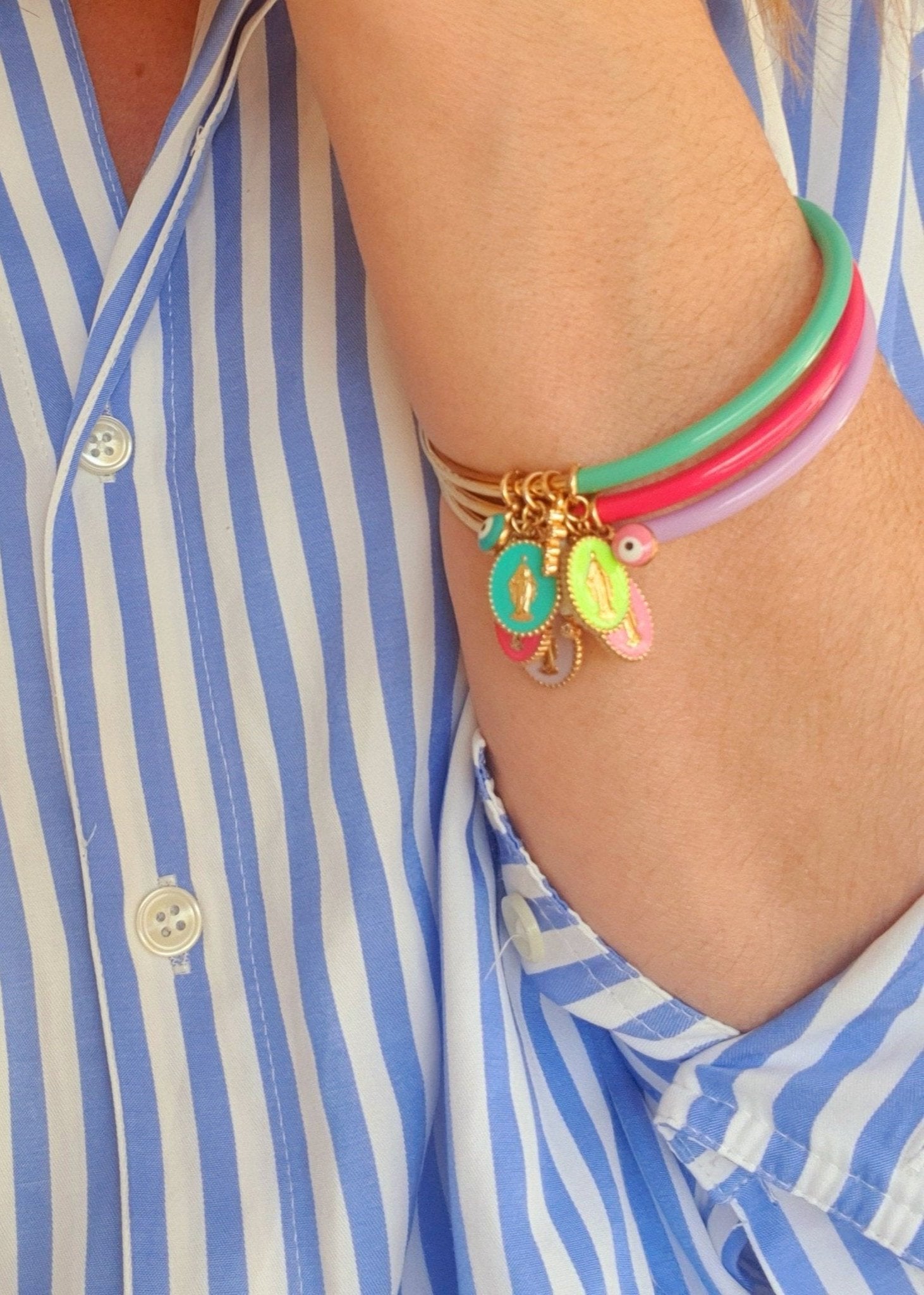 Jonc Rose Fuchsia et Doré avec Pendentif Madone, Croix, Œil en Acier Inoxydable - Grigris Religieux Protecteur - AlbertineAndTheSun