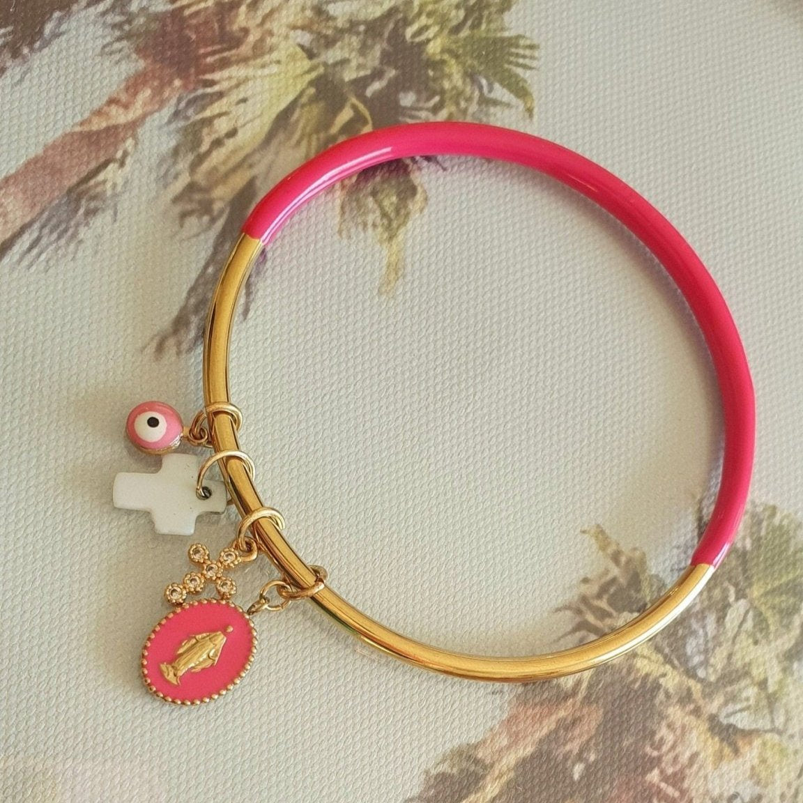Jonc Rose Fuchsia et Doré avec Pendentif Madone, Croix, Œil en Acier Inoxydable - Grigris Religieux Protecteur - AlbertineAndTheSun