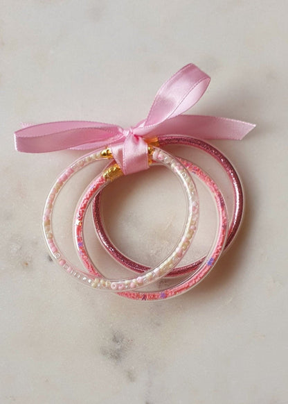 Lot de 3 Bracelets Roses Jonc en Plastique Flexible - Bouddhiste Tibétain avec Mantra, Or, Perles et Paillettes, pour Bébé et Enfants - AlbertineAndTheSun