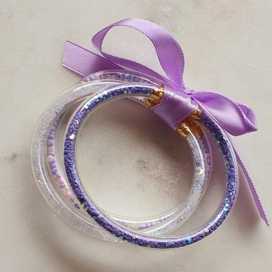 Lot de 3 Bracelets Violets, Blancs - Jonc en Plastique Flexible - Bouddhiste Tibétain avec Mantra, Or, Perles et Paillettes, pour Bébé et Enfants - AlbertineAndTheSun